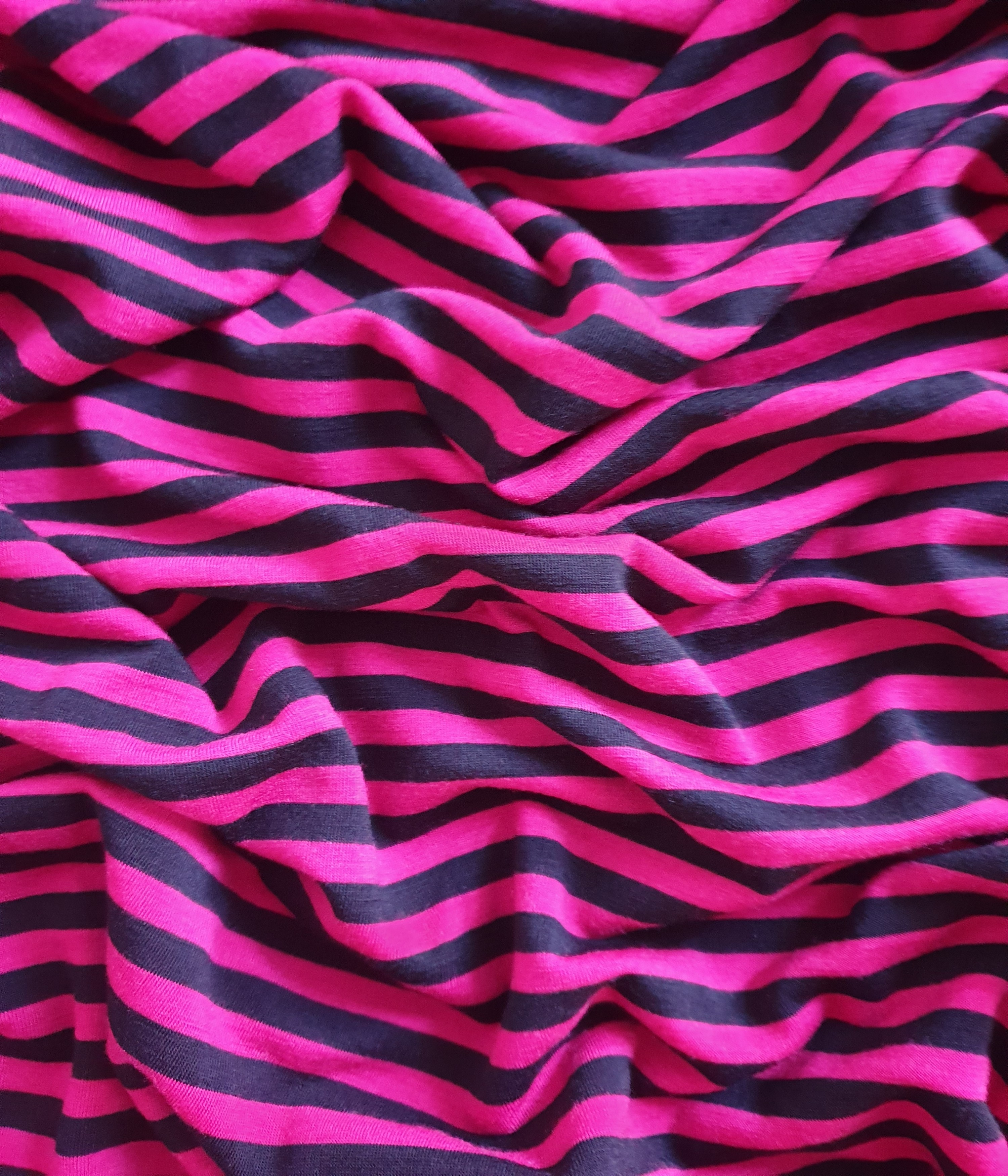 Dickerer Merino Singlejersey Fuchsia/ Schwarz gestreift