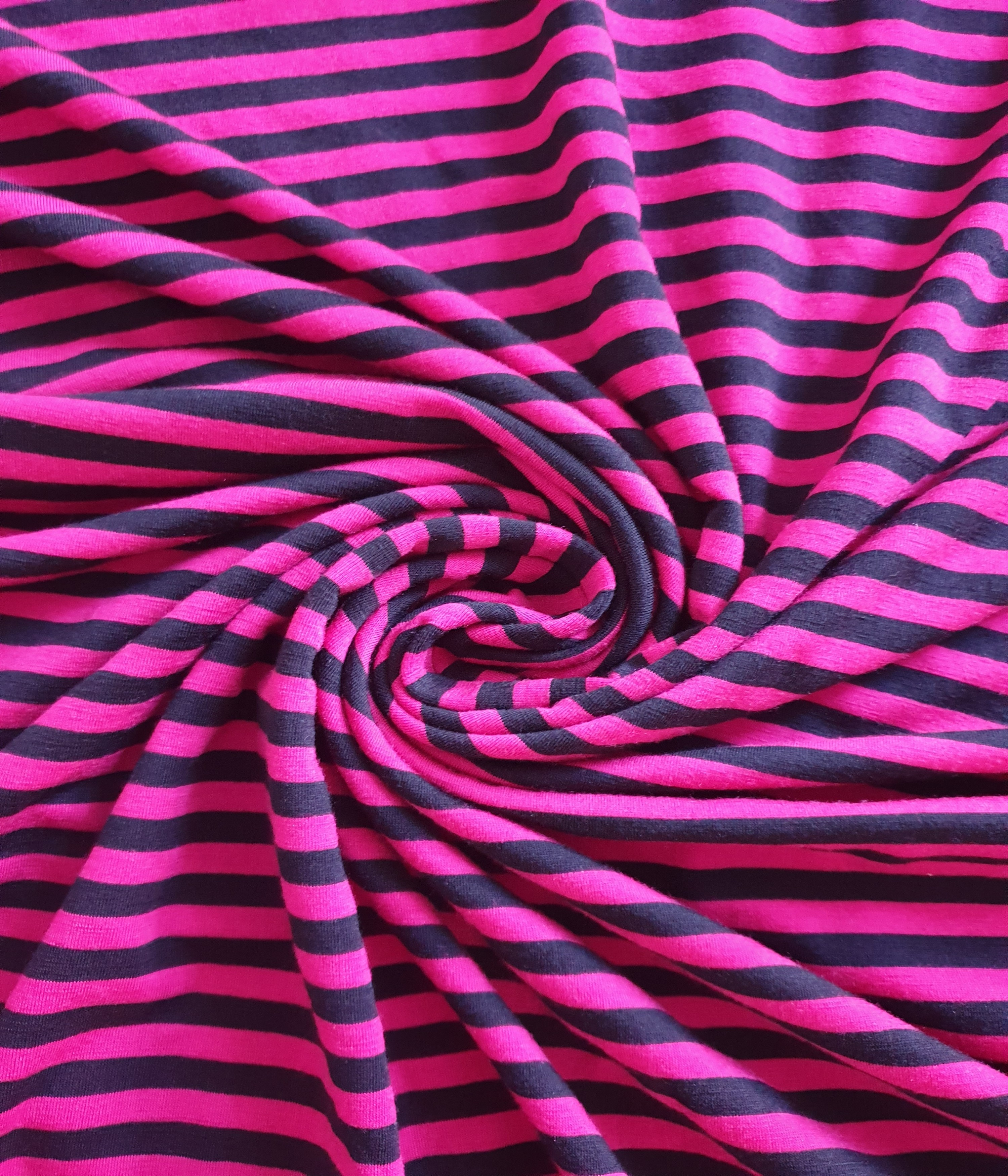 Dickerer Merino Singlejersey Fuchsia/ Schwarz gestreift